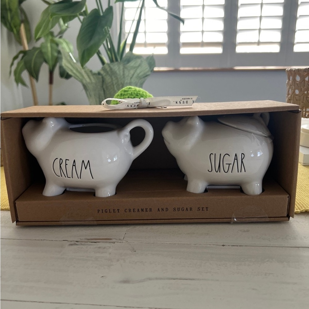Rae Dunn Cream and Sugar set
